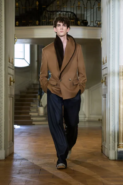 Look 17